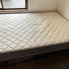4/6に取りに来て頂ける方限定‼️値下げ‼️ニトリ　ダブル 圧縮ポケットコイルマットレス(RJ05EC 厚さ20cm)2つ✖️フレーム2つセット‼️1セットでもオッケー⭐️　の画像