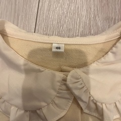フリル付きクリーム色カーディガン 100サイズの画像