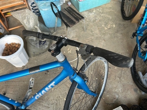 クロスバイク　自転車　GIANT タイヤ新品
