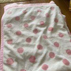 ピンクの毛布