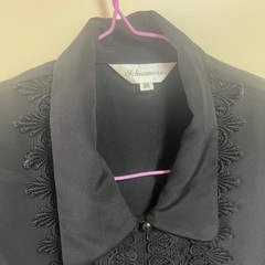 ブラウス黒の画像