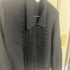 ブラウス黒の画像
