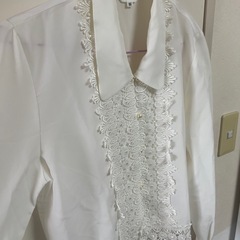 ブラウス白の画像