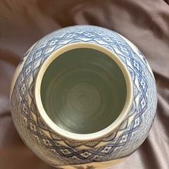 【砥部焼】 竹山窯 花瓶 木箱入り 花柄 高さ23.5cm × 直径24cm x 口径10.5cm x 底部径18.5cm 木箱入り 美品の画像