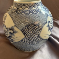 【砥部焼】 竹山窯 花瓶 木箱入り 花柄 高さ23.5cm × 直径24cm x 口径10.5cm x 底部径18.5cm 木箱入り 美品の画像