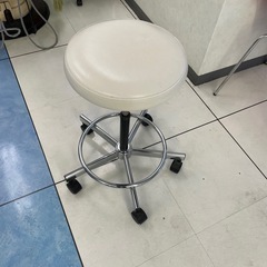 無料‼️キャスター付き丸椅子　お話中です