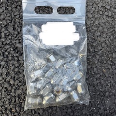 【値下げしました！】MADELENAVENERE(タイヤ込)の画像