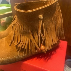 ミネトンカ　ショートブーツの画像