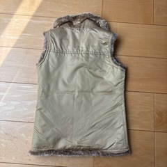 GAP 120リバーシブル　ベスト ゴールド　フェイクファーの画像