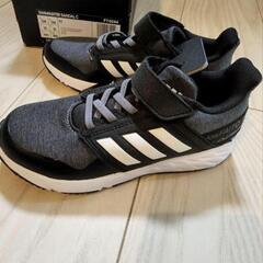【新品】adidas　キッズスニーカー　18cmの画像