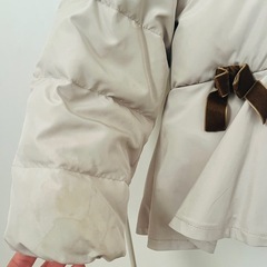 プティマイン　フード付きベージュのダウンコートの画像