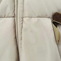 プティマイン　フード付きベージュのダウンコートの画像