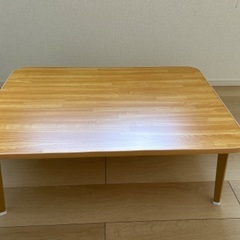 折りたたみ式のテーブルです。