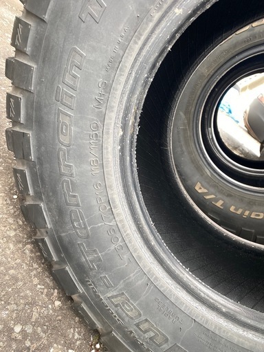 BFGoodrich 305/70R16 118/115Q T/A KM2 Mud-Terrain　BFグッドリッチ　マッドテレーン
