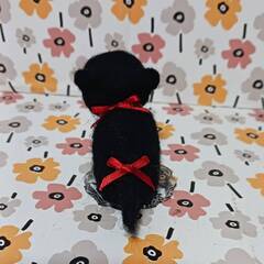 お魚くわえた　赤いリボンの似合う黒ねこちゃんの画像
