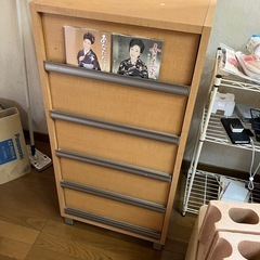 CD、DVDラック（約800枚収納可能）の画像