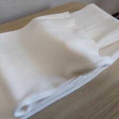 綺麗め白のパンツの画像