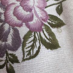 花の刺繍のクッションカバー2点の画像