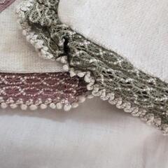 花の刺繍のクッションカバー2点の画像