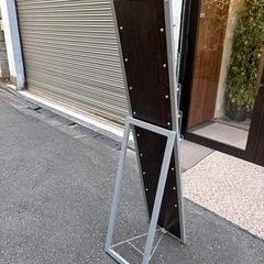 パンフレットスタンドの画像