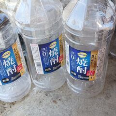 空の4Lペットボトル