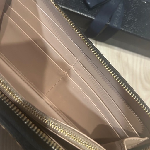 PRADA ブラックレザー 長財布