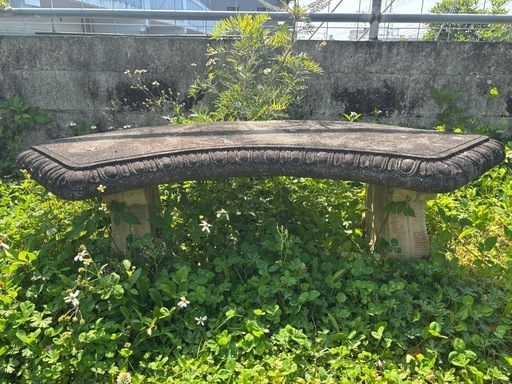 石のガーデンベンチ