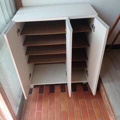 ホワイトシューズラックの画像