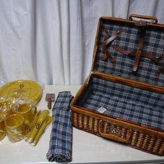 行楽に最適な　食器バスケット（４人用）　未使用の画像