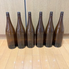 一升瓶　飲料用の水が入っていた瓶の為綺麗です。