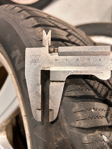 純正ホイール付きｽﾀｯﾄﾞﾚｽ 4本セット205/60R16 96H  XL 