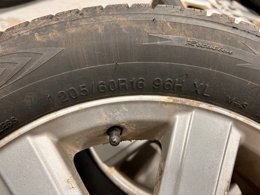 純正ホイール付きｽﾀｯﾄﾞﾚｽ 4本セット205/60R16 96H  XL 