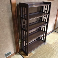アンティークな本棚の画像