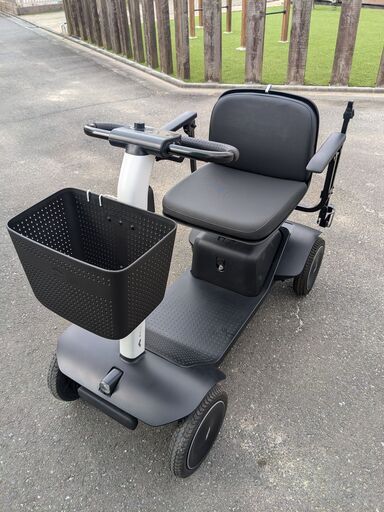 シニアカー　セニアカー　美品　WHILL　ウィル　おしゃれ　ダイハツ　黒　ブラック