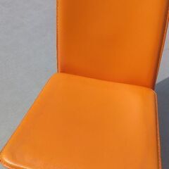 値下げしました　4月15日まで 椅子  チェア オレンジ 1脚の画像