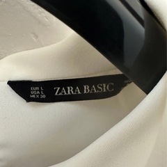 ZARA ロールネックブラウス美品の画像