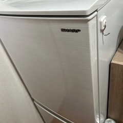 SHARP 冷蔵庫の画像