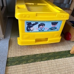バス型おもちゃ箱