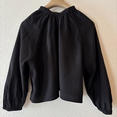 apart by バンド・カラー 七分袖 ブラウス 黒 ショート丈 バルーン袖の画像