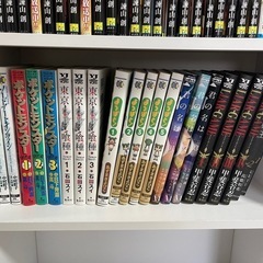 本棚と漫画の画像