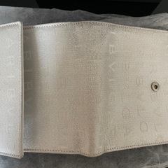 NEW 新品 BVLGARI ロゴマニア 財布 Silverの画像