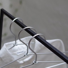 【値下げしました！】 IRON HANGER RACK＋無印良品アルミハンガー60本セットの画像