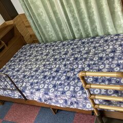 シングルのベッドとマットレス
