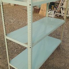 ５段の『スチールラック』が組み立て済みだからうれしい✨◐１２０✕４５✕高さ１８０ ◇状態は画像の通り 見て触って納得しての購入！ 😃岡崎市本宿町の店舗 他にも膨大なスチールラックや脚立 道具類有り✨の画像