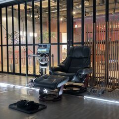値下げしました リクライニングチェア テーブル付き フルフラット セミアニリン レザー 革張り 本革 オットマン付 高級 革の画像