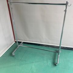 ☆中古￥2,800！ハンガーラック　パイプハンガー　頑丈　分解　...