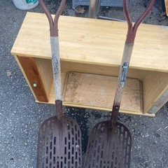 鉄製穴あき特角スコップ