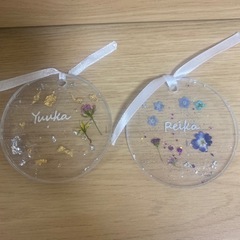 ドライフラワーの押し花　丸いタグキーホルダー