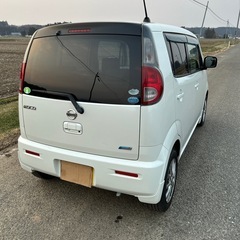 売約済みです！直ぐ乗れます！人気のパールホワイト！日産モコアイドリングストップ付き！内外綺麗です！夏アルミタイヤと冬用スタッドレス付き！車検8年9月末までタップリあり！各所点検済み！今年度自動車税込み！総額18万円の画像