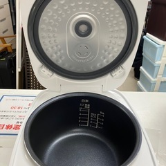W2503-836 YAMADA SELECT マイコンジャー炊飯器 2022年製 YEC-M10G1 5.5合炊き 通電確認済み しゃもじ・計量カップ付き キズ 汚れありの画像